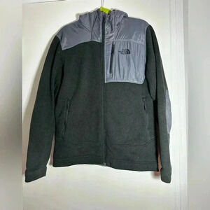 Men’s North Face Black and Grey. Full Zip. Windbreaker Hooded Large. Zip Pocket.